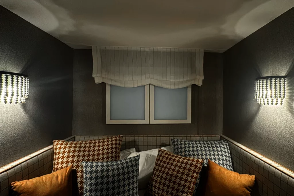 ventana-solar-doble-hoja-cortina-apagada